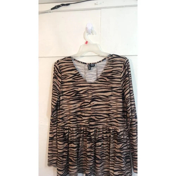 Animal Print Long Sleeve Peplum Top V Neck Blouse - Picture 2 of 15